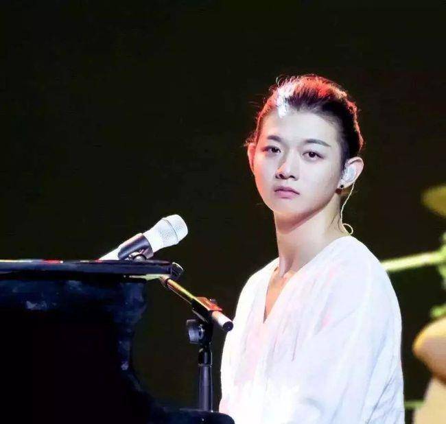 毕夏整容，从质疑到理解，公众人物与美的抉择